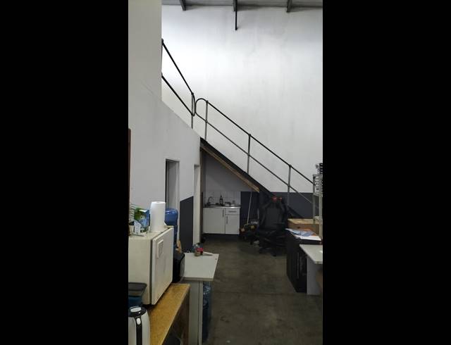 414M² MINI FACTORY TO LET IN BROADLANDS
